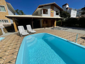 cód 4 · Casa com piscina próxima ao mar